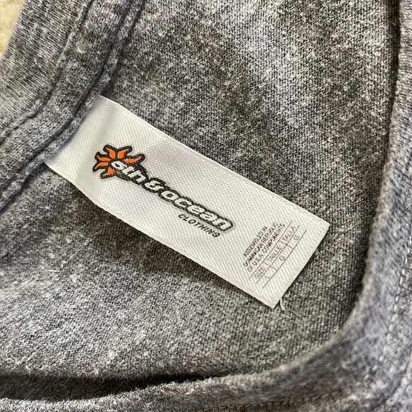 Cute 5th & Ocean Vintage Look Philadelphia Phillies Gray Tee Shirt Size Large - Picture 8 of 9